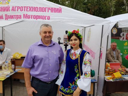 IMG-03663081317359be24a874d771a98faf-V