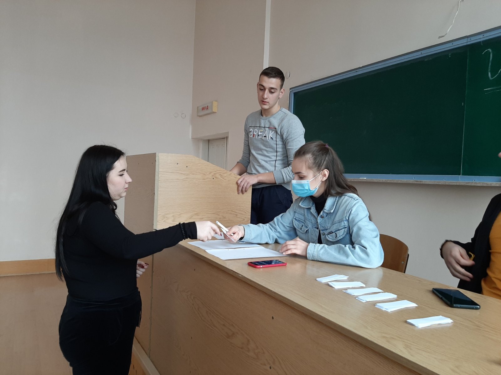 0-02-0a-4f41e293d894001fec74abe0dedd089c90d56fbb36682d88823768c5659a049d_38170325