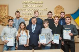 rektor-universytetu-vidznachyv-studentiv-kuratorskyh-hrup-tss-apk-2019-1