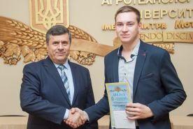 rektor-universytetu-vidznachyv-studentiv-kuratorskyh-hrup-tss-apk-2019-3