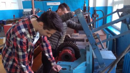 rozbyrannja-ta-skladannja-holovnoji-peredachi-traktora-t-150k-foto-2