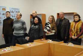 sjeryj-pryjmaje-hostej-4