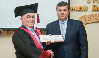 vykladach-kafedry-tss-apk-pochesnyj-profesor-tdatu-1