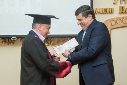 vykladach-kafedry-tss-apk-pochesnyj-profesor-tdatu-2