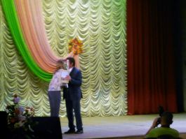 vykladachi-kafedry-tss-apk-pryjmajut-vitannja-z-nahody-dnja-pracivnykiv-osvity-2019-4