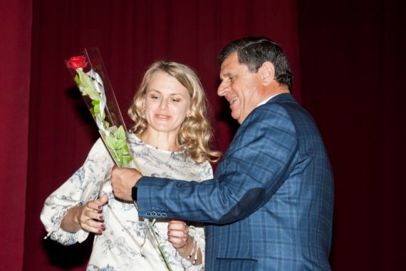 vykladachi-kafedry-tss-apk-pryjmajut-vitannja-z-nahody-dnja-pracivnykiv-osvity-2019-5