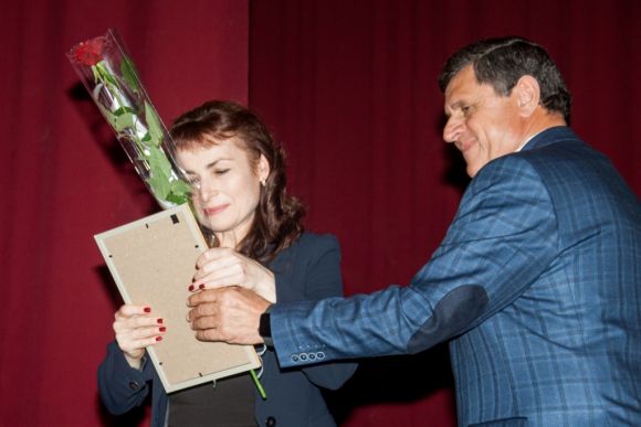 vykladachi-kafedry-tss-apk-pryjmajut-vitannja-z-nahody-dnja-pracivnykiv-osvity-2019-6