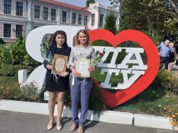 vykladachi-kafedry-tss-apk-pryjmajut-vitannja-z-nahody-dnja-pracivnykiv-osvity-2019-8