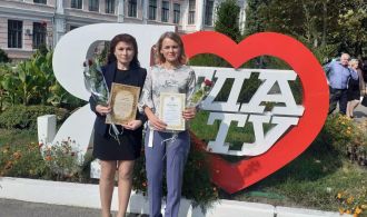 vykladachi-kafedry-tss-apk-pryjmajut-vitannja-z-nahody-dnja-pracivnykiv-osvity-2019-8