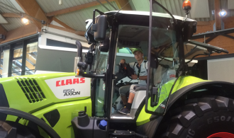 ecc2592-kskursija-v-erzevinkel-na-zavod-claas