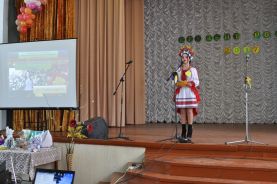 представниця Скадовського коледжу демонмтрує світ своїх захоплень 8